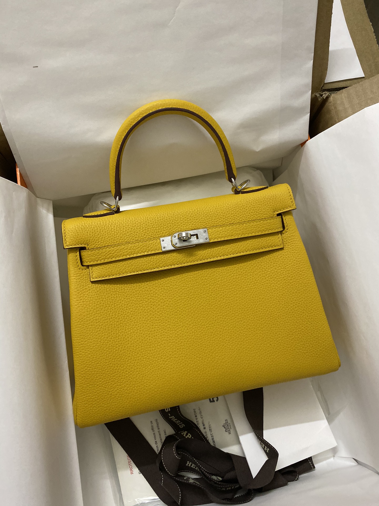 Hermes Kelly 25cm Handbag Shoulder Bag in Yellow Amber Togo Leather